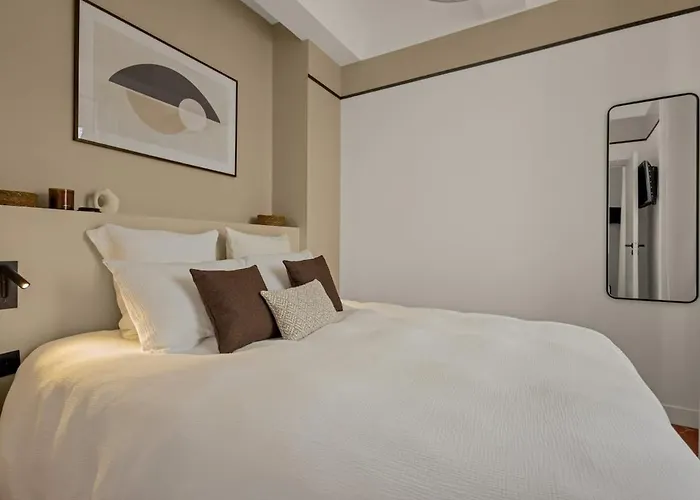 Exceptional Facing Palais Cannes1